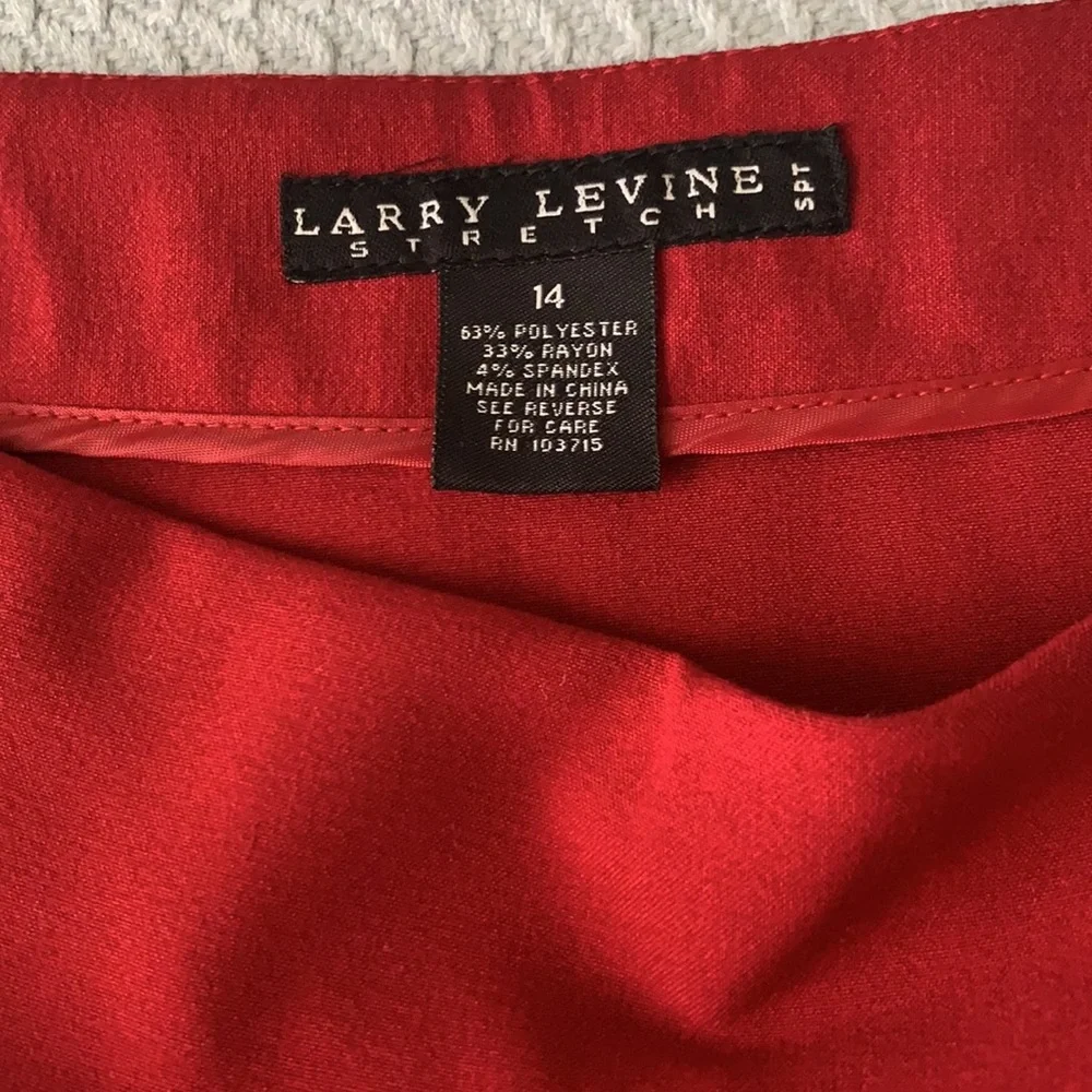 Larry Levine Pleated Bottom Pencil Skirt. Size 14 - Picture 4 of 5